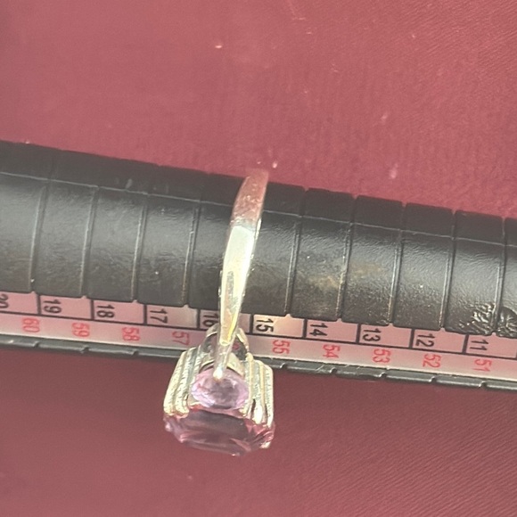 Elegant Pink Gemstone Ring - Picture 6 of 9